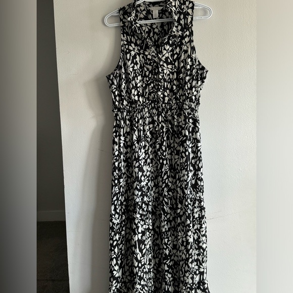 Black and white, small floral maxi dress. Lightweight. Stretchy. - Picture 2 of 7